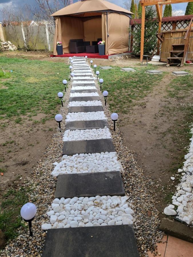 Вилла Vila Ana Cu Terasa Gratar Si Jacuzzi Сату-Маре Экстерьер фото